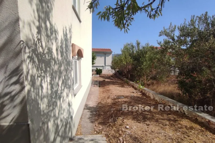apartmanska kuća, drugi red do mora - slika 11