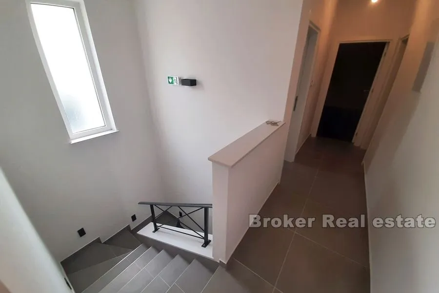 novoizgrađena vila sa bazenom - slika 6