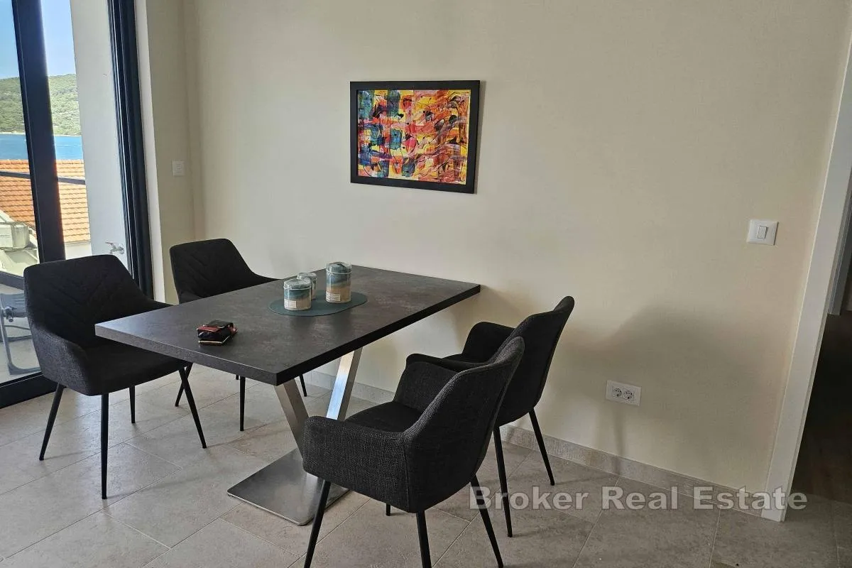 trosobni apartman s pogledom na more - slika 4