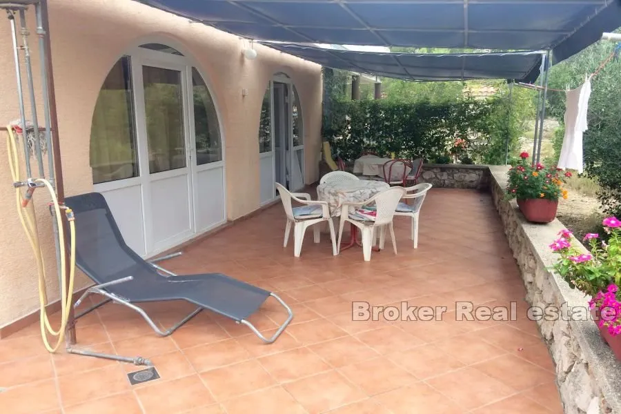 apartmanska kuća - slika 10