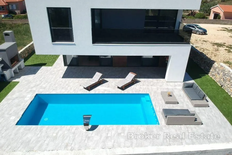 moderna vila s bazenom - slika 18