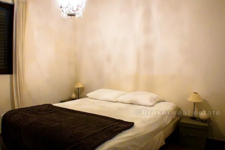 renovirana samostojeća kuća, 50 metara od mora - slika 16