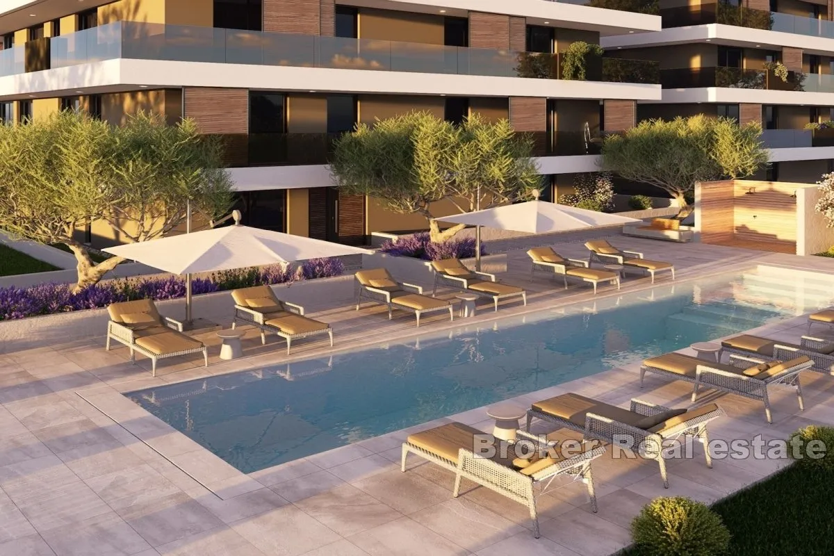 Luksuzni trosobni apartman u prvom redu do mora - Žedno, Trogir