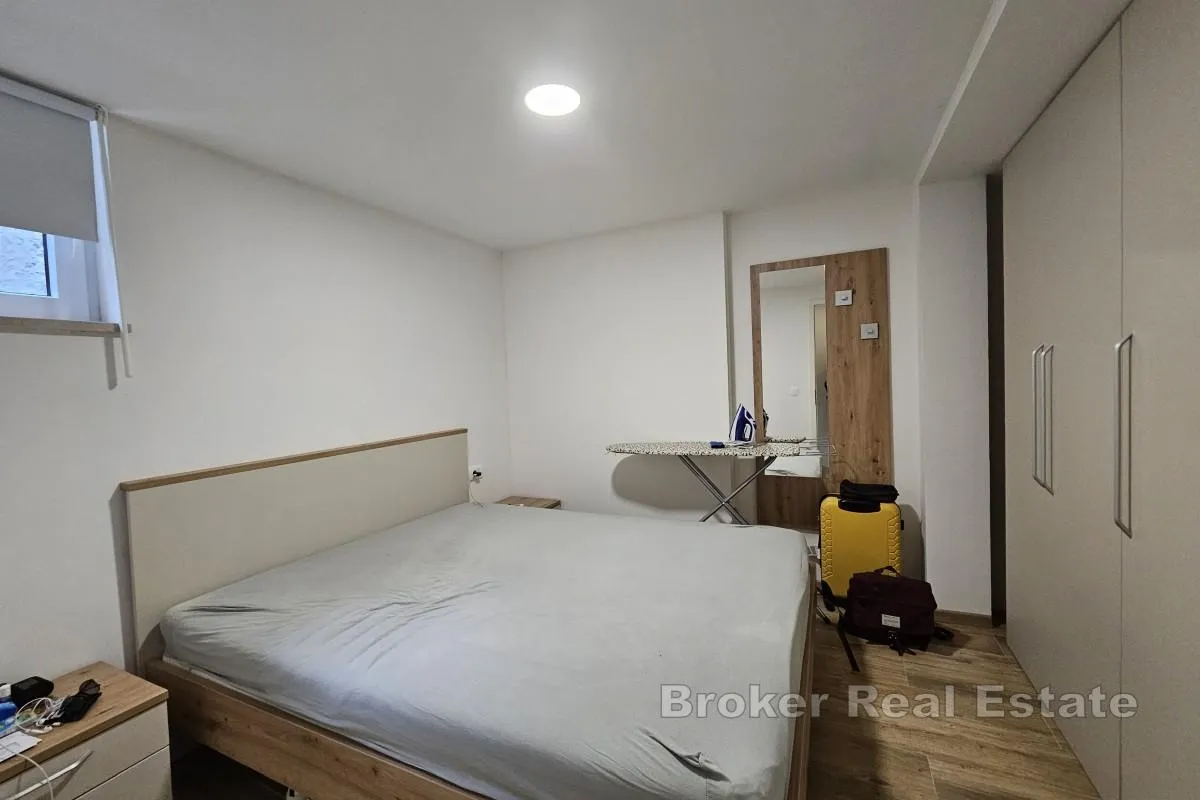 kuća s dva apartmana na mirnoj lokaciji - slika 7
