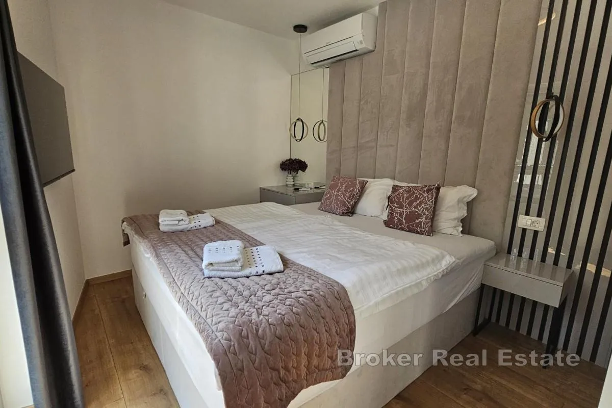 luksuzni apartman s bazenom - slika 12