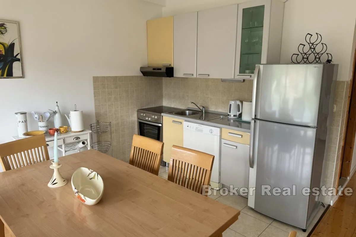 apartmanska kuća na mirnoj lokaciji - slika 7