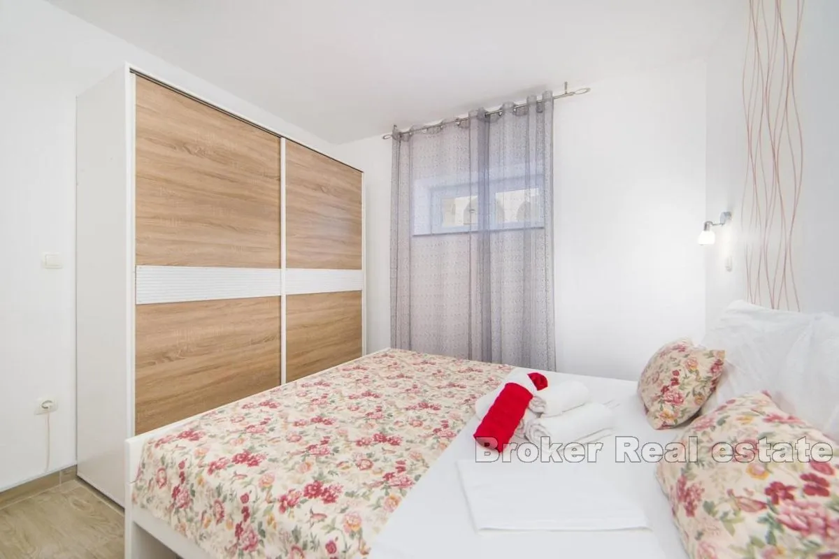 apartmanska kuća s bazenom - slika 17