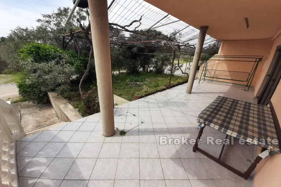 apartmanska kuća - slika 12