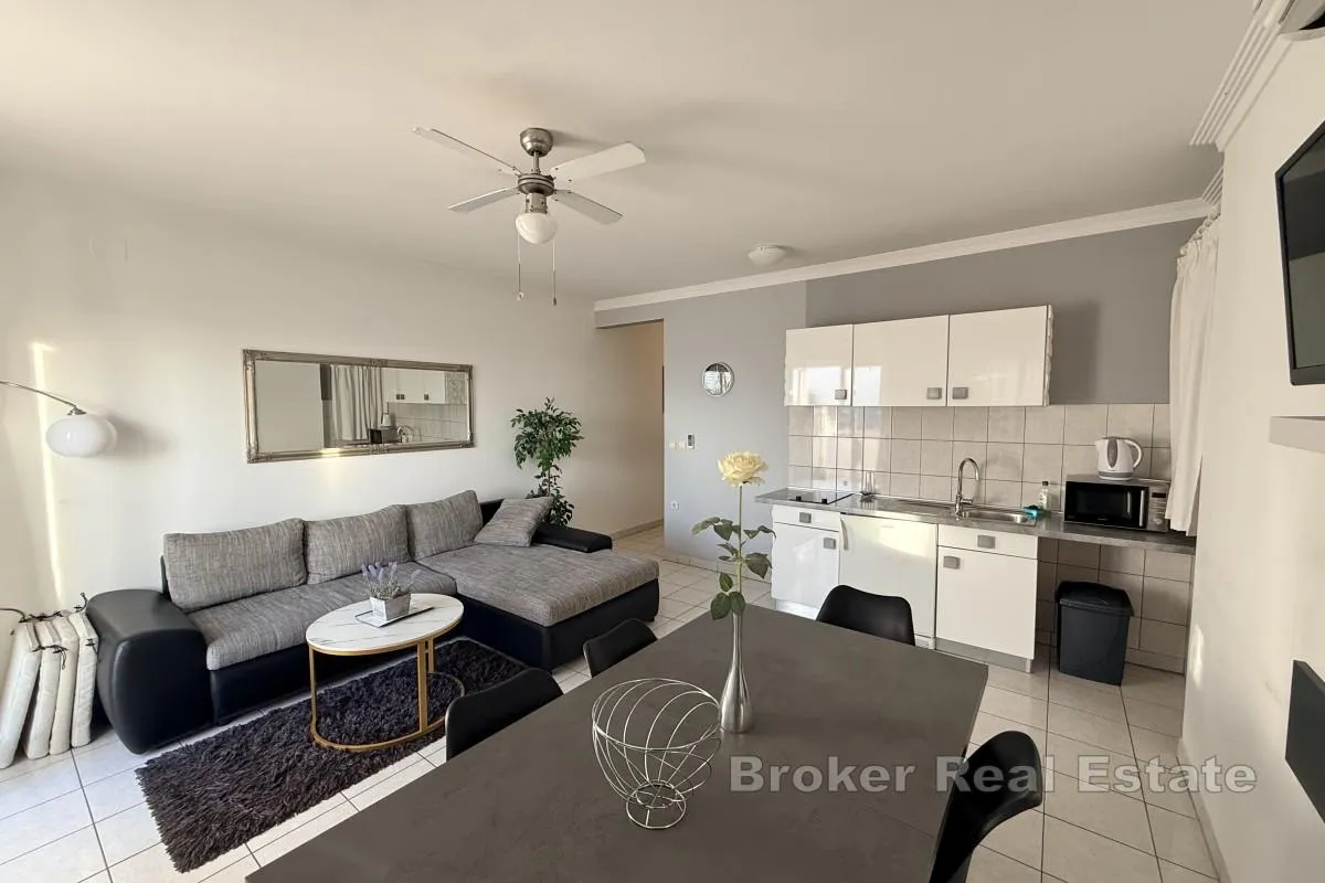 apartmanska kuća u prvom redu do mora - slika 8
