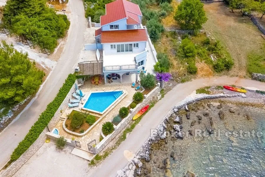 apartmanska kuća prvi red do mora - slika 2