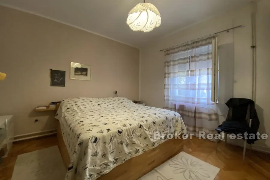 prekrasna kuća s dvorištem u blizini centra - slika 17