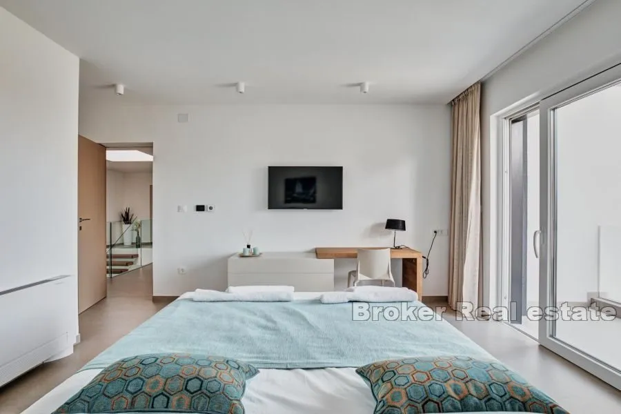 moderna vila s bazenom - slika 10