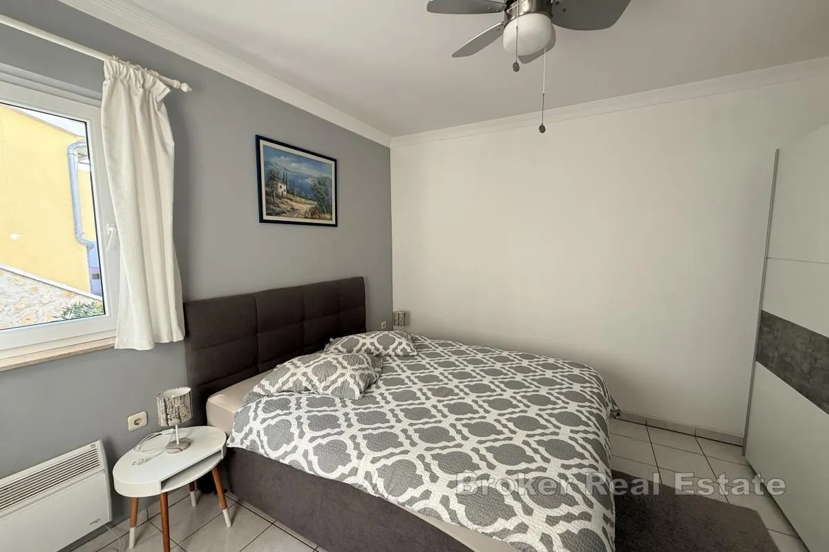 apartmanska kuća u prvom redu do mora - slika 11