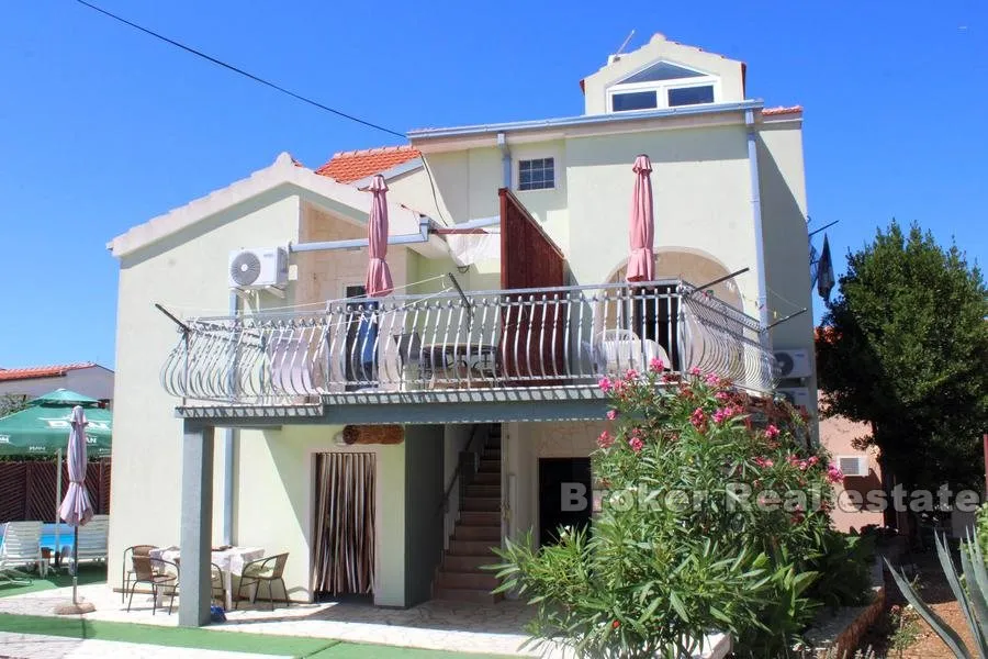 Apartmanska kuća s pogledom na more - Rogoznica