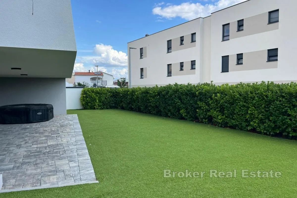 prostrani dvosobni apartman - slika 6
