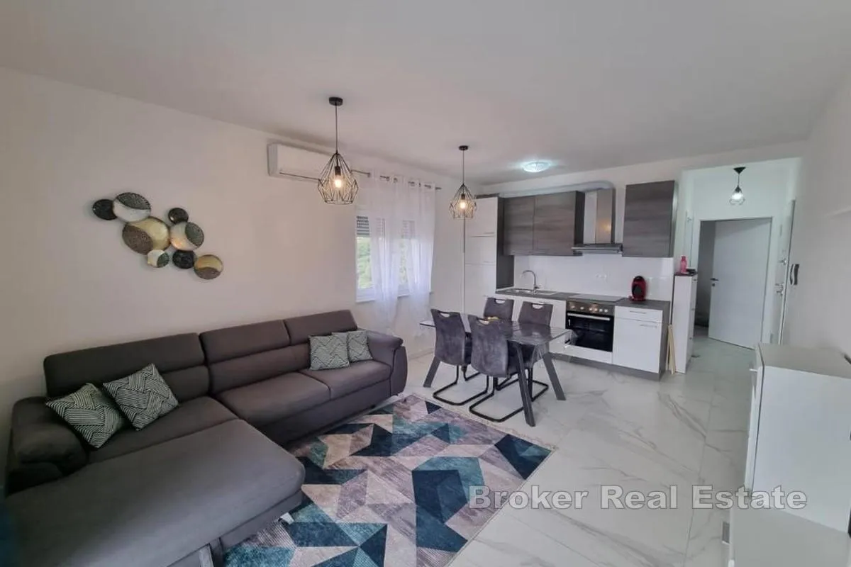 penthouse s otvorenim pogledom na more u prekrasnoj rogoznici - slika 2