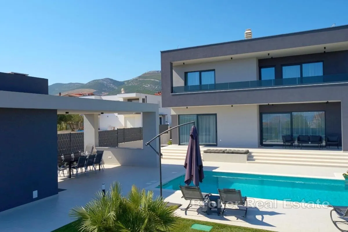 novoizgrađena villa s bazenom - slika 3