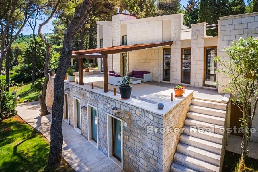 jedinstvena vila s bazenom - slika 4