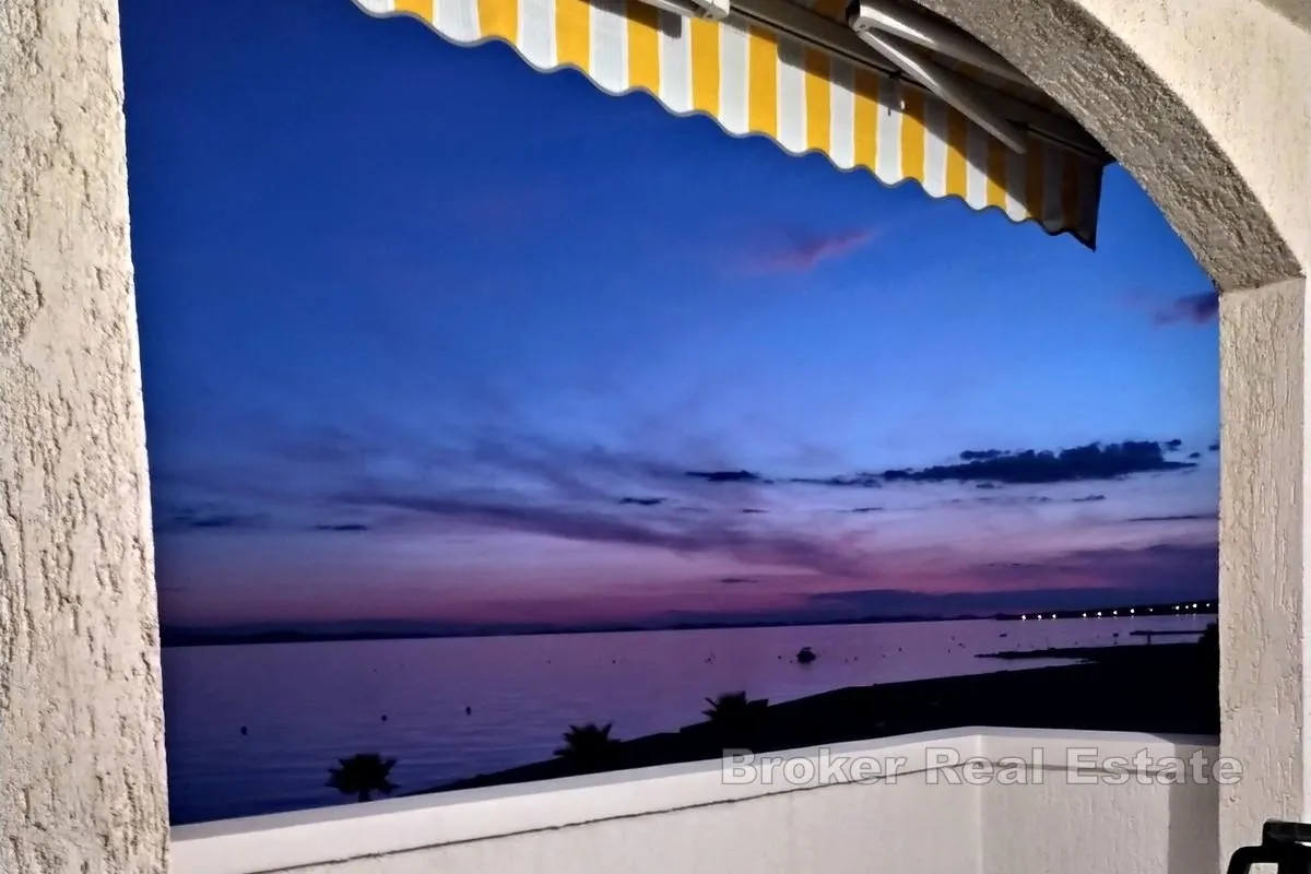 apartmani u prvom redu do mora - slika 5