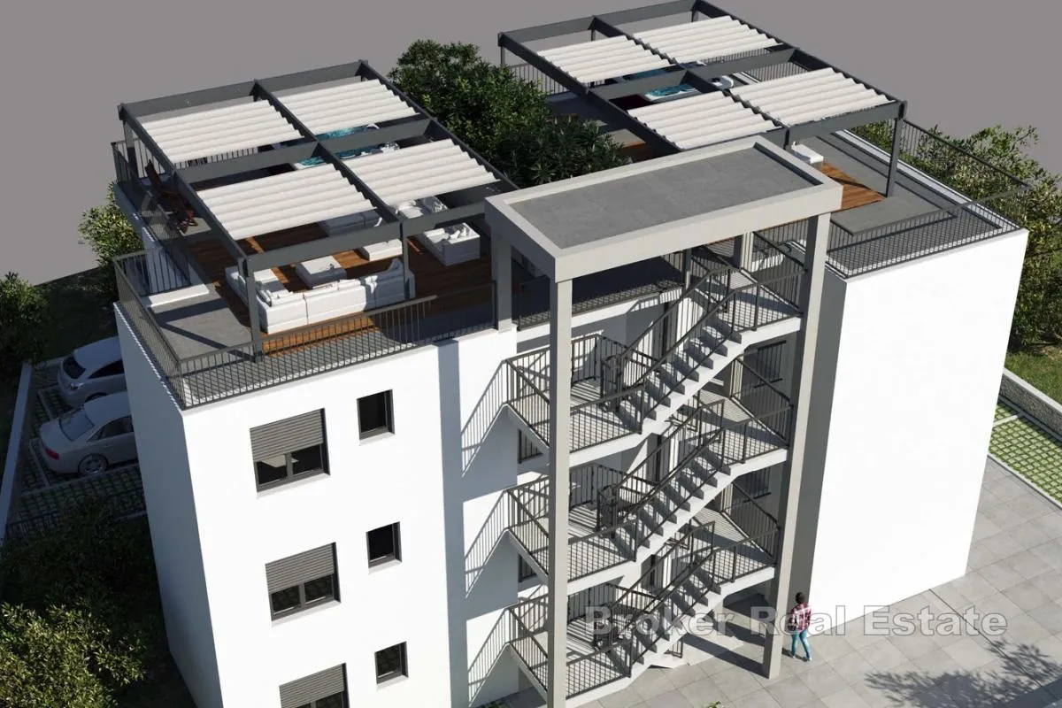 dvosoban penthouse stan s krovnom terasom i pogledom na more - slika 6