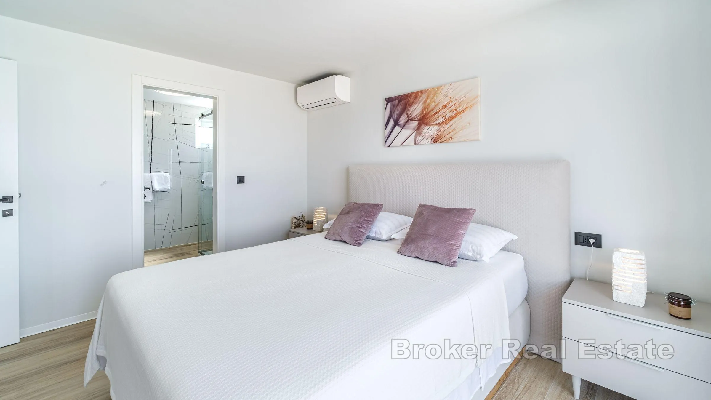 jedinstvena vila s bazenom - slika 9