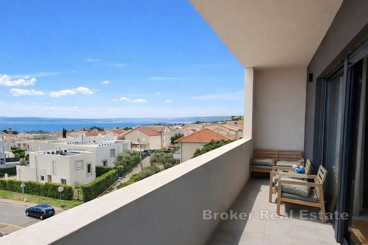 prostrani penthouse s otvorenim pogledom na more - slika 2