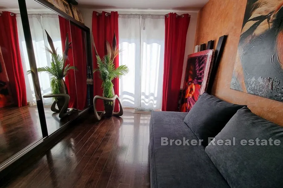 luksuzan penthouse s otvorenim pogledom na more - slika 12