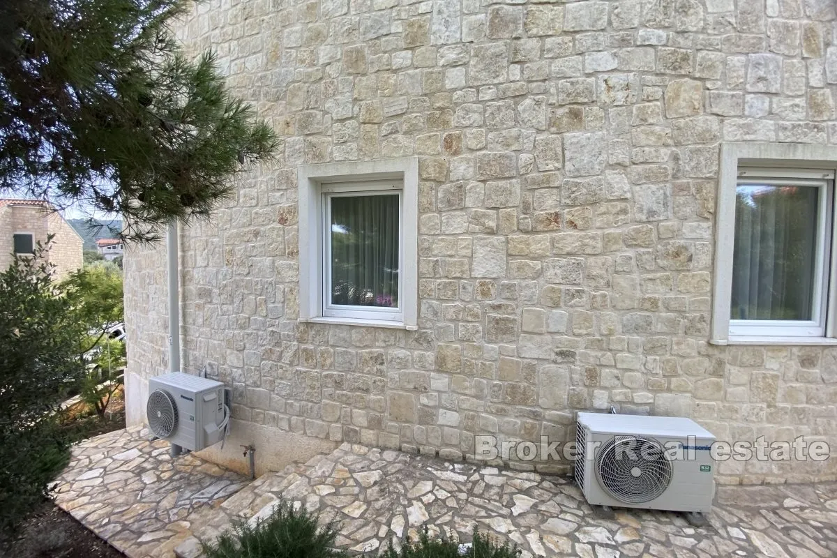 suvremena vila s bazenom u blizini mora - slika 16