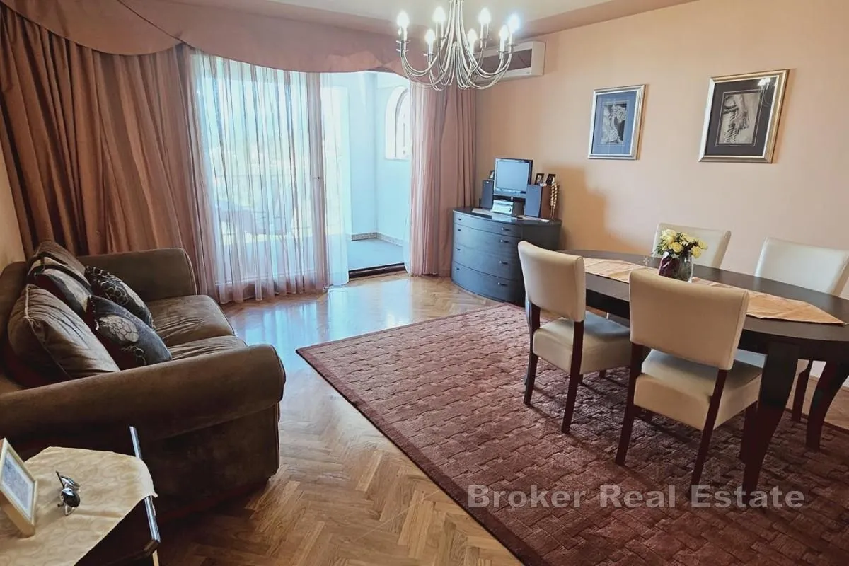 apartman s loggiom i pogledom na more - slika 4