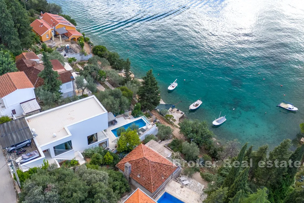 Vila s bazenom u prvom redu do mora - Korčula