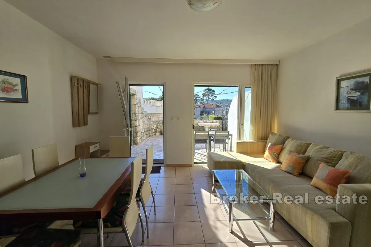 kuća u prvom redu do mora s dva apartmana - slika 5