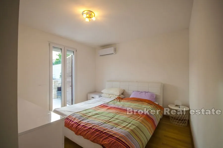 apartmanska kuća s bazenom - slika 11