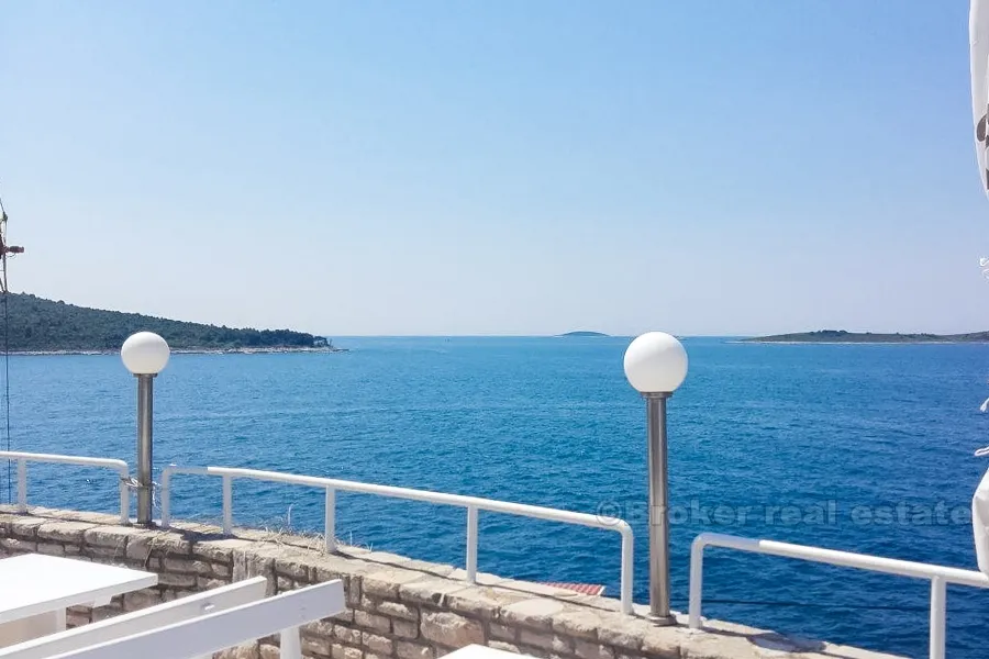 kamena prizemnica s pogledom na more, na prodaju - slika 1
