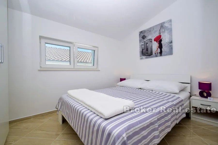 apartmanska kuća, prvi red do mora - slika 10