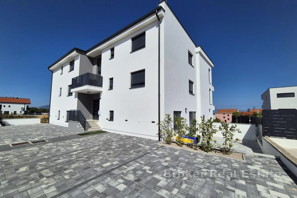 moderan stan s dodatnim apartmanom - slika 14
