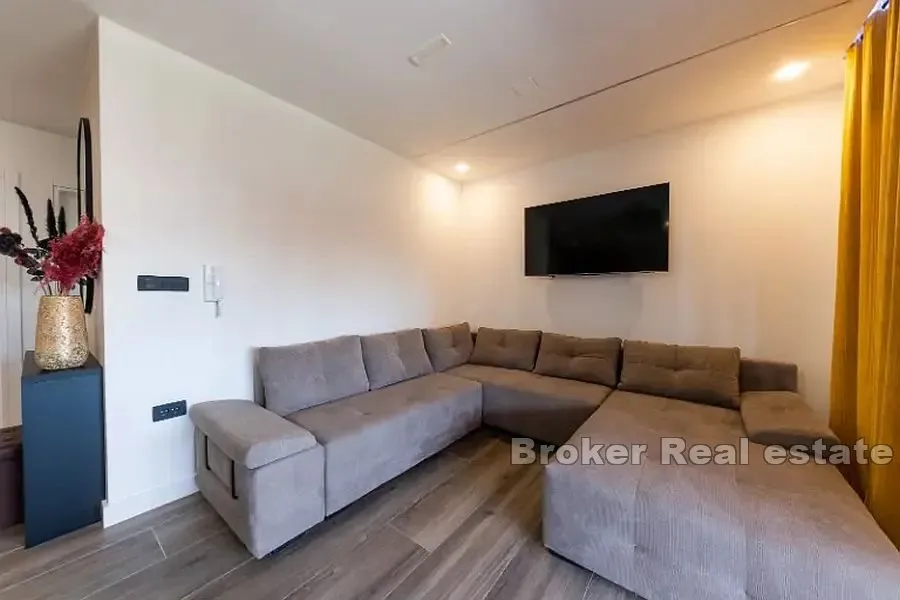 moderan apartman s bazenom - slika 2
