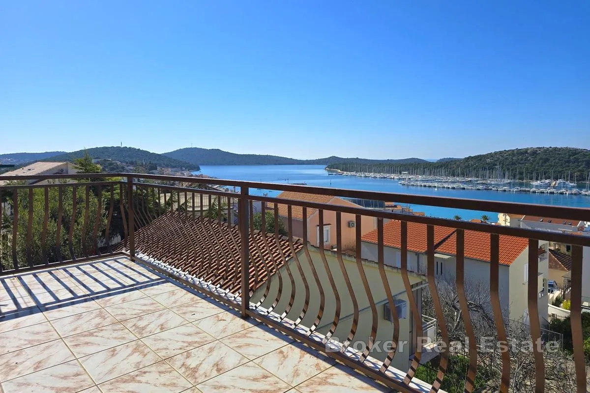 Apartmanska kuća s pogledom na more - Rogoznica