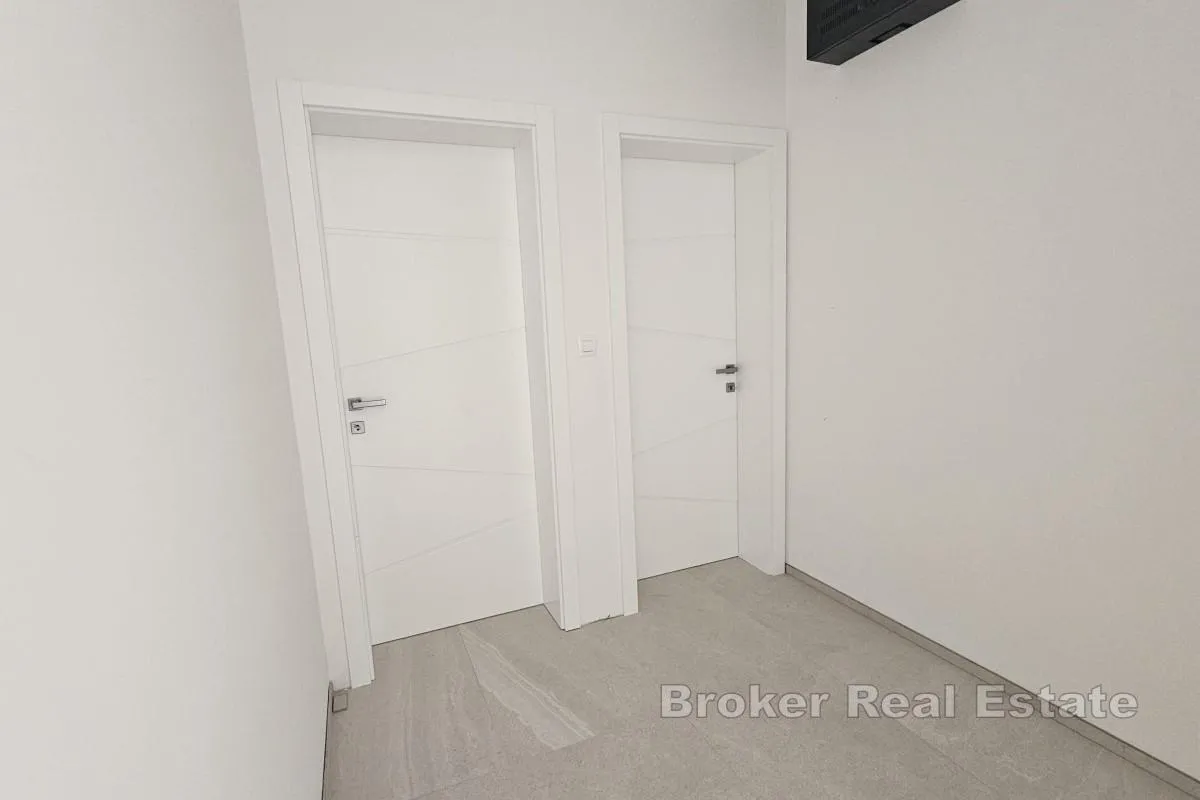 moderan apartman s bazenom i okućnicom - slika 6