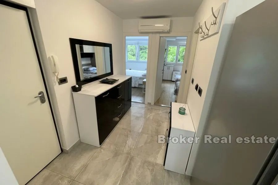 bol - uređeni apartman na odličnoj lokaciji - slika 4