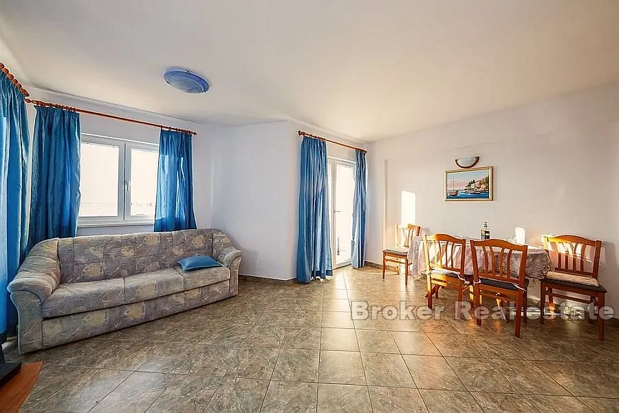 apartmanska zgrada u blizini mora - slika 4