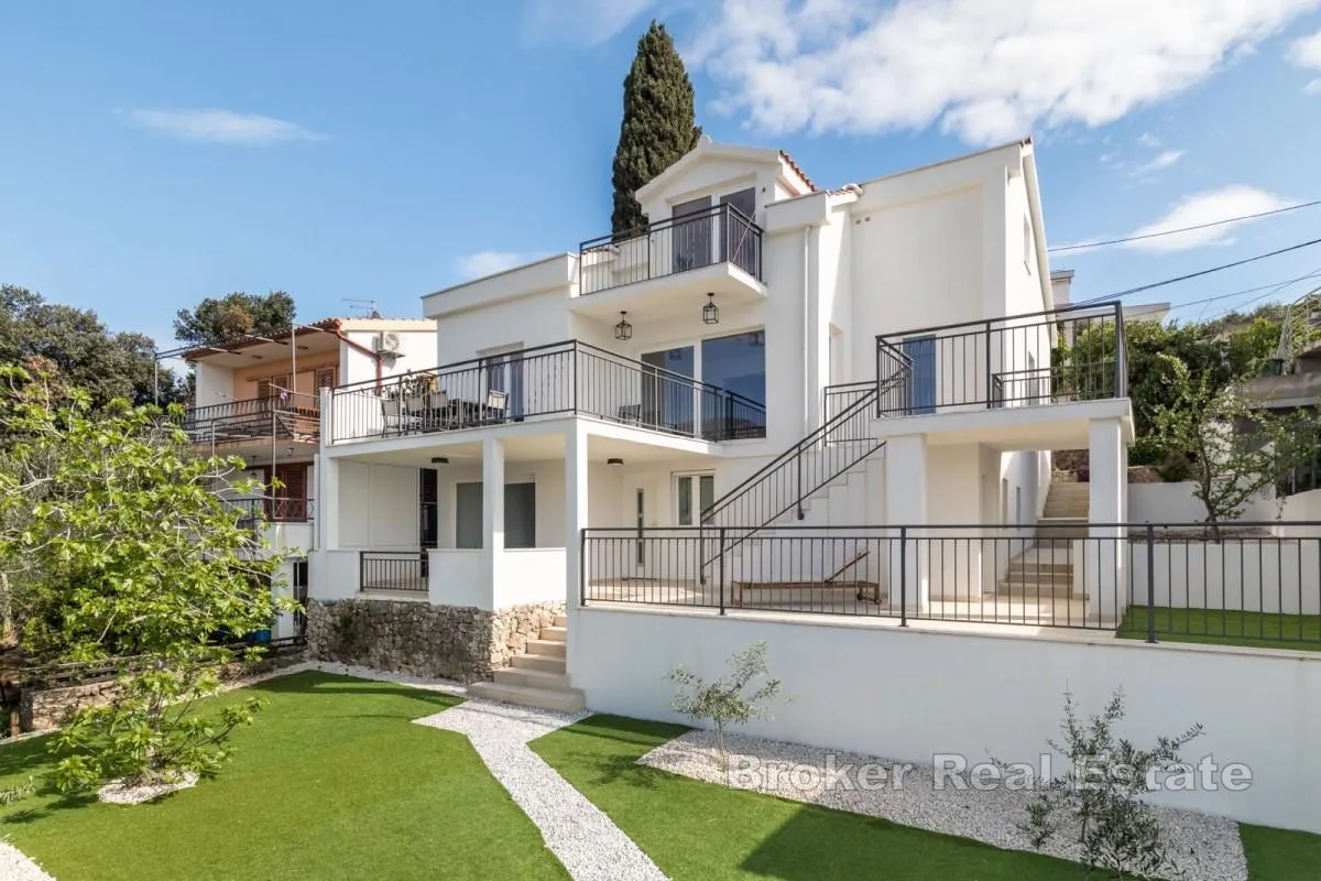 apartmanska kuća prvi red do mora - slika 1