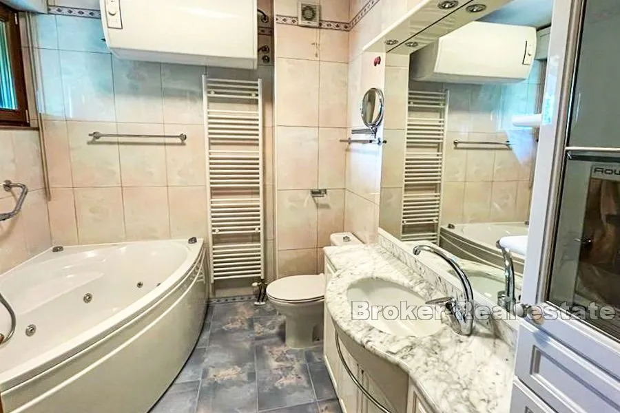 luksuzni apartman s prekrasnim pogledom na more - slika 5