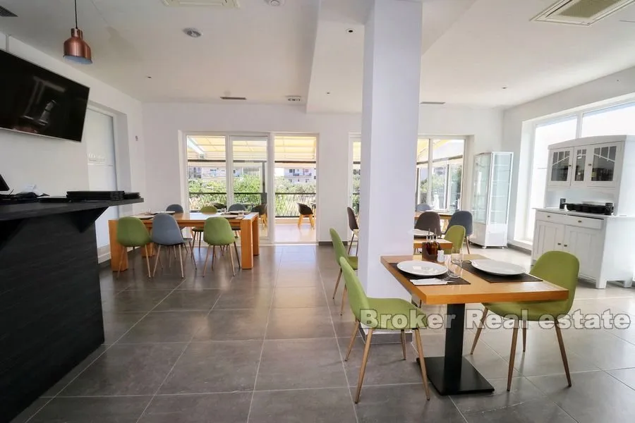apartmanska kuća sa restoranom - slika 4