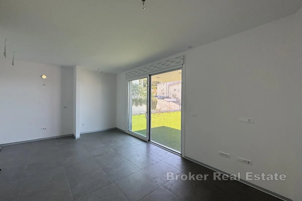 moderan apartman s vrtom i pogledom na more - slika 3