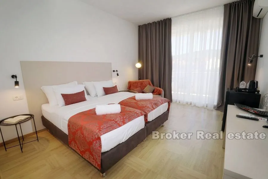 apartmanska kuća sa restoranom - slika 12