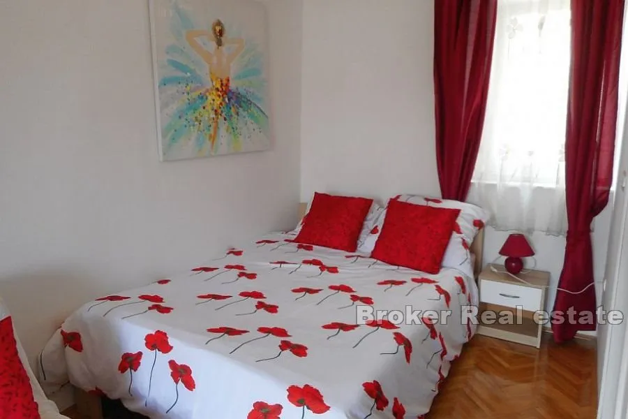 kuća s apartmanima i bazenom - slika 10