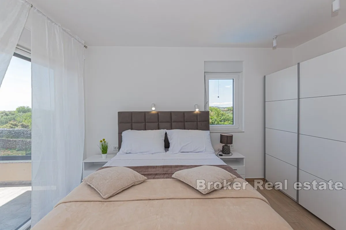 vila s bazenom - slika 12