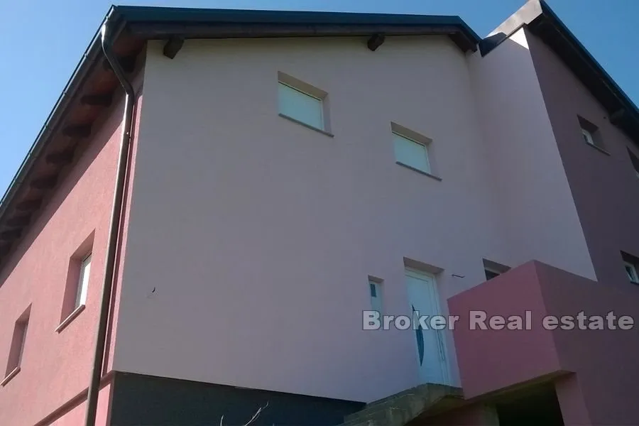 kuća sa zemljištem - slika 7