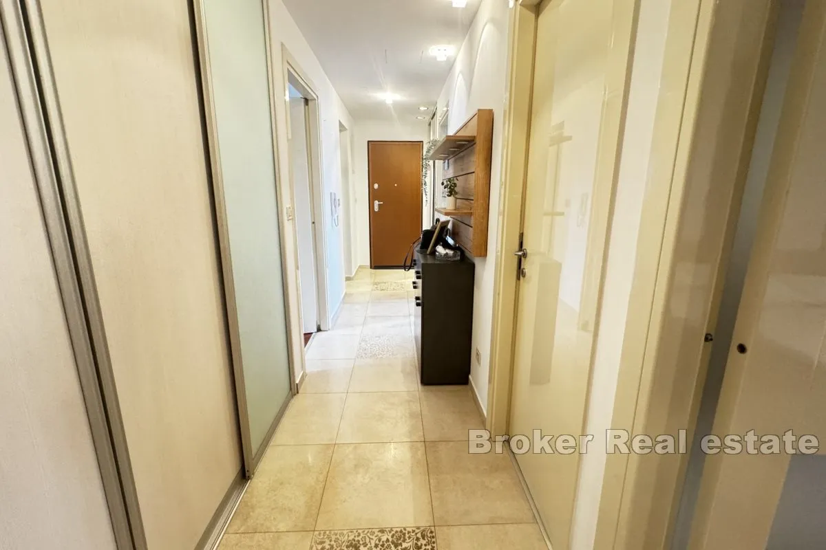 prostran trosoban apartman - slika 11