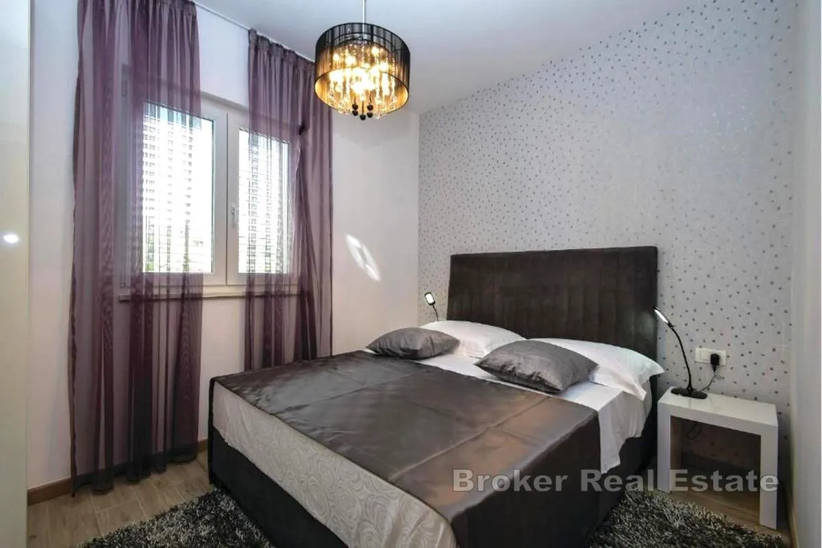 atraktivna višestambena vila s pogledom na more - slika 11
